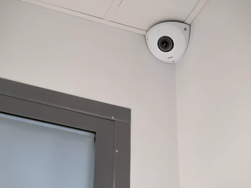 kamera-naroznikowa-axis Serwis kamer AXIS z układami scalonymi SOC.